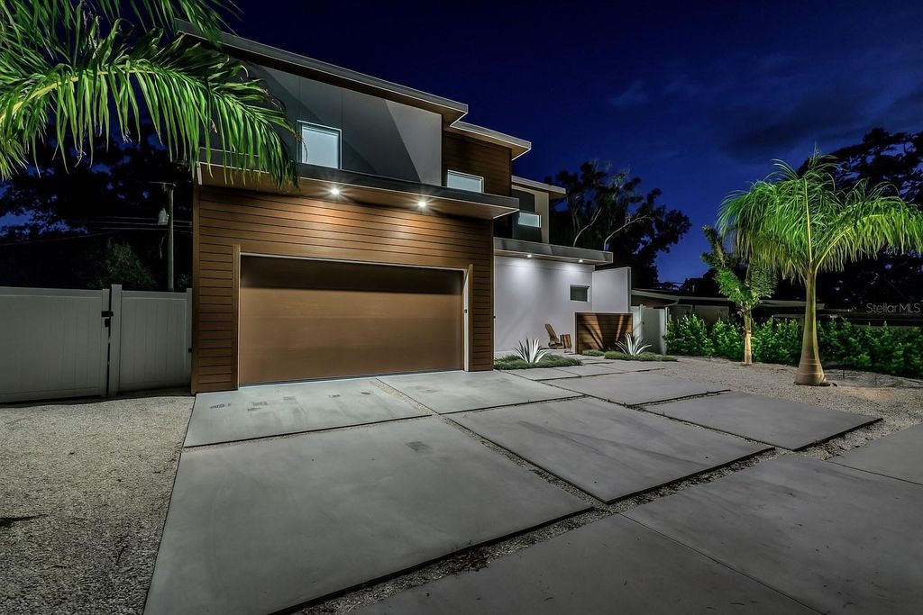 Photo of 2314 Floyd Street, Sarasota, FL 34239 (MLS # A4654349)