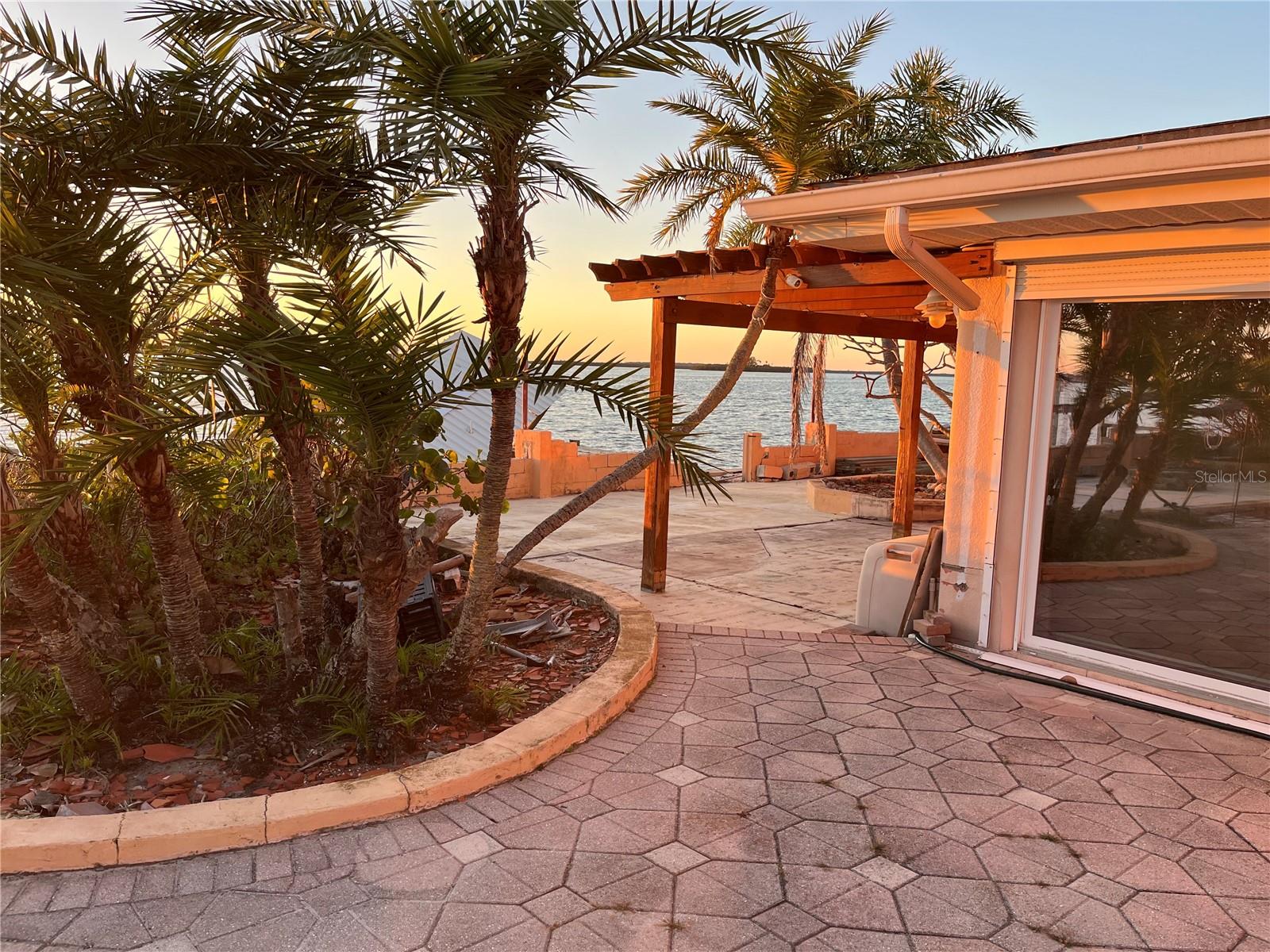 VENETIAN POINT - Residential