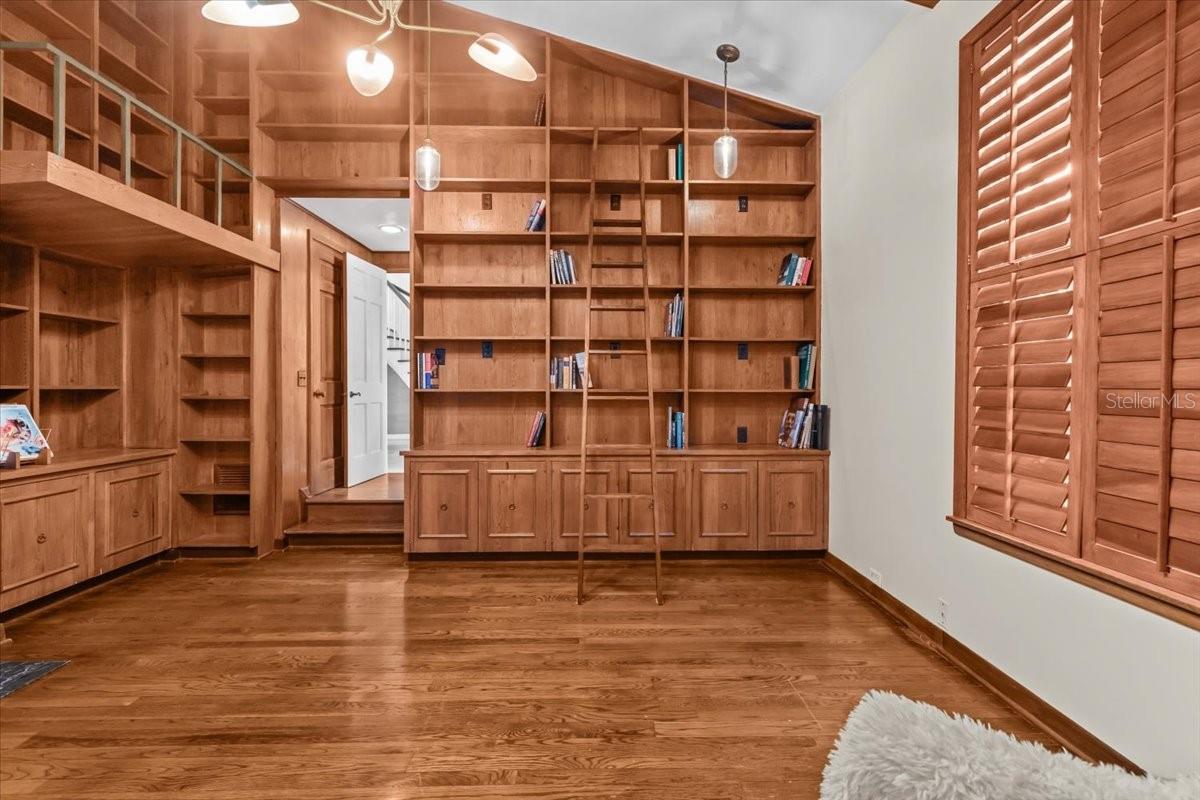 BAY COLONY ESTATES - Residential