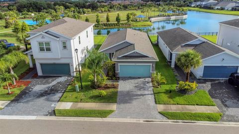 A home in PALMETTO