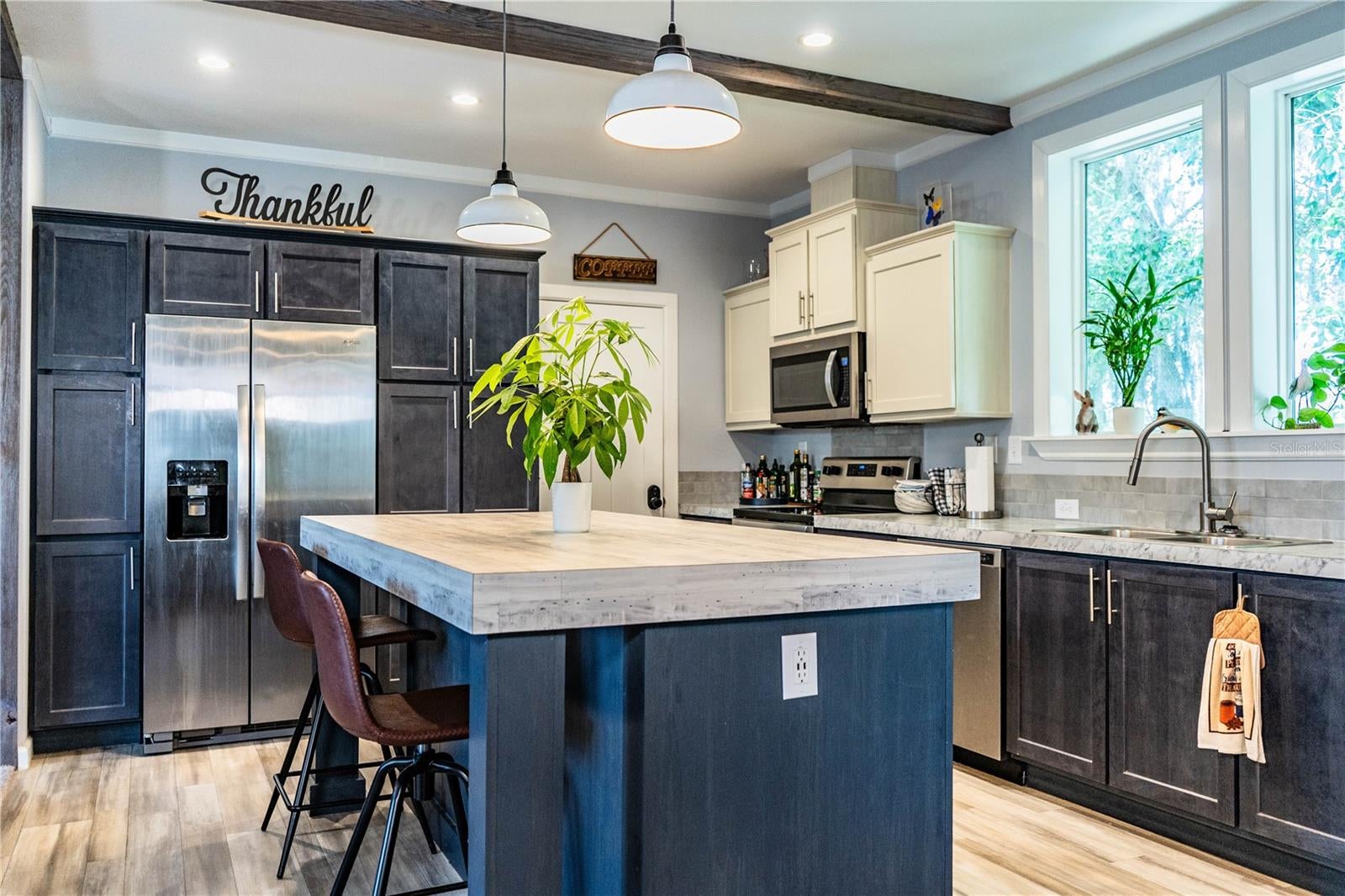 950 LAKE COVE TRAIL