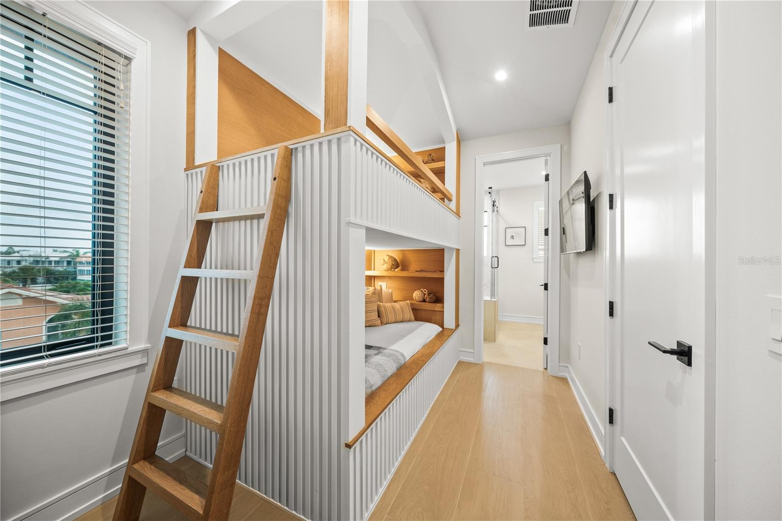 CORTEZ BEACH - Residential