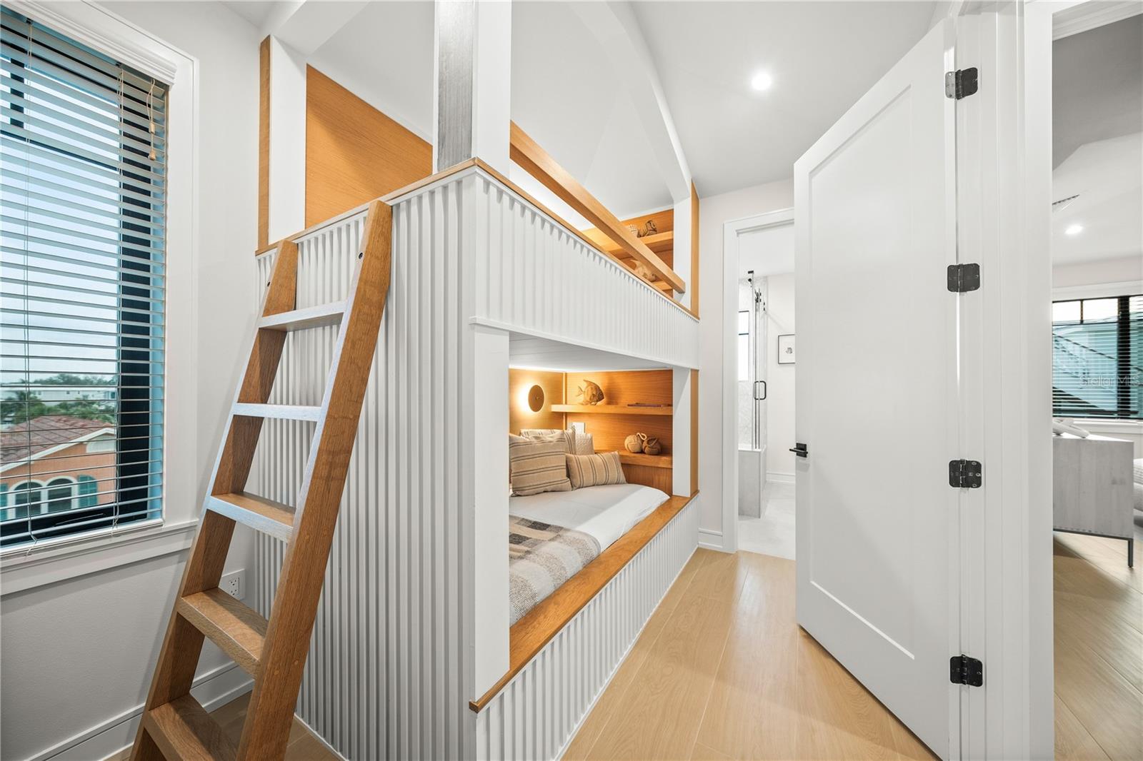 CORTEZ BEACH - Residential