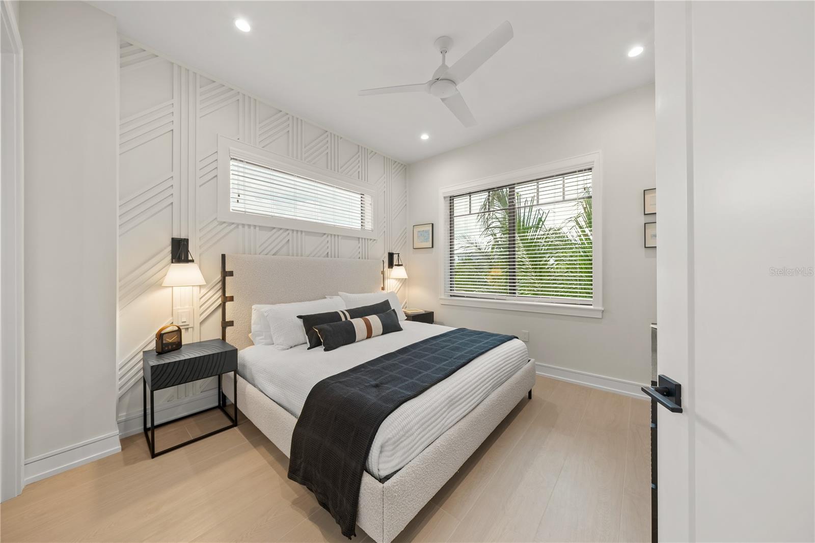 CORTEZ BEACH - Residential