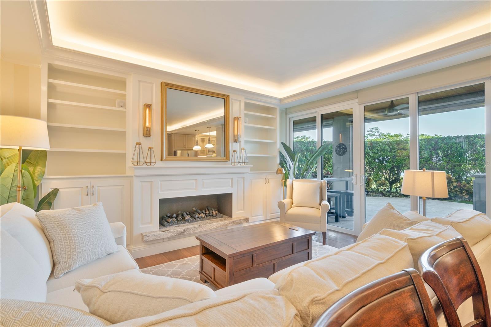 238 CANDELERO DRIVE 111