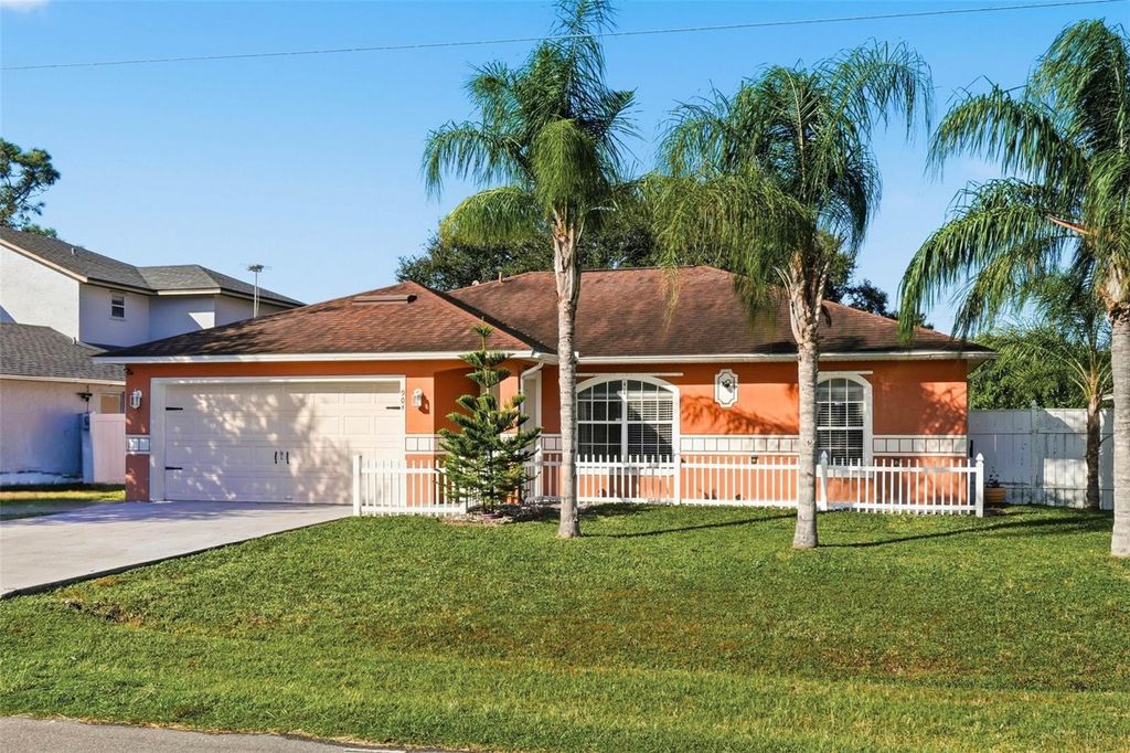 Photo of 904 San Carlos Way, Kissimmee, FL 34758 (MLS # S5137426)