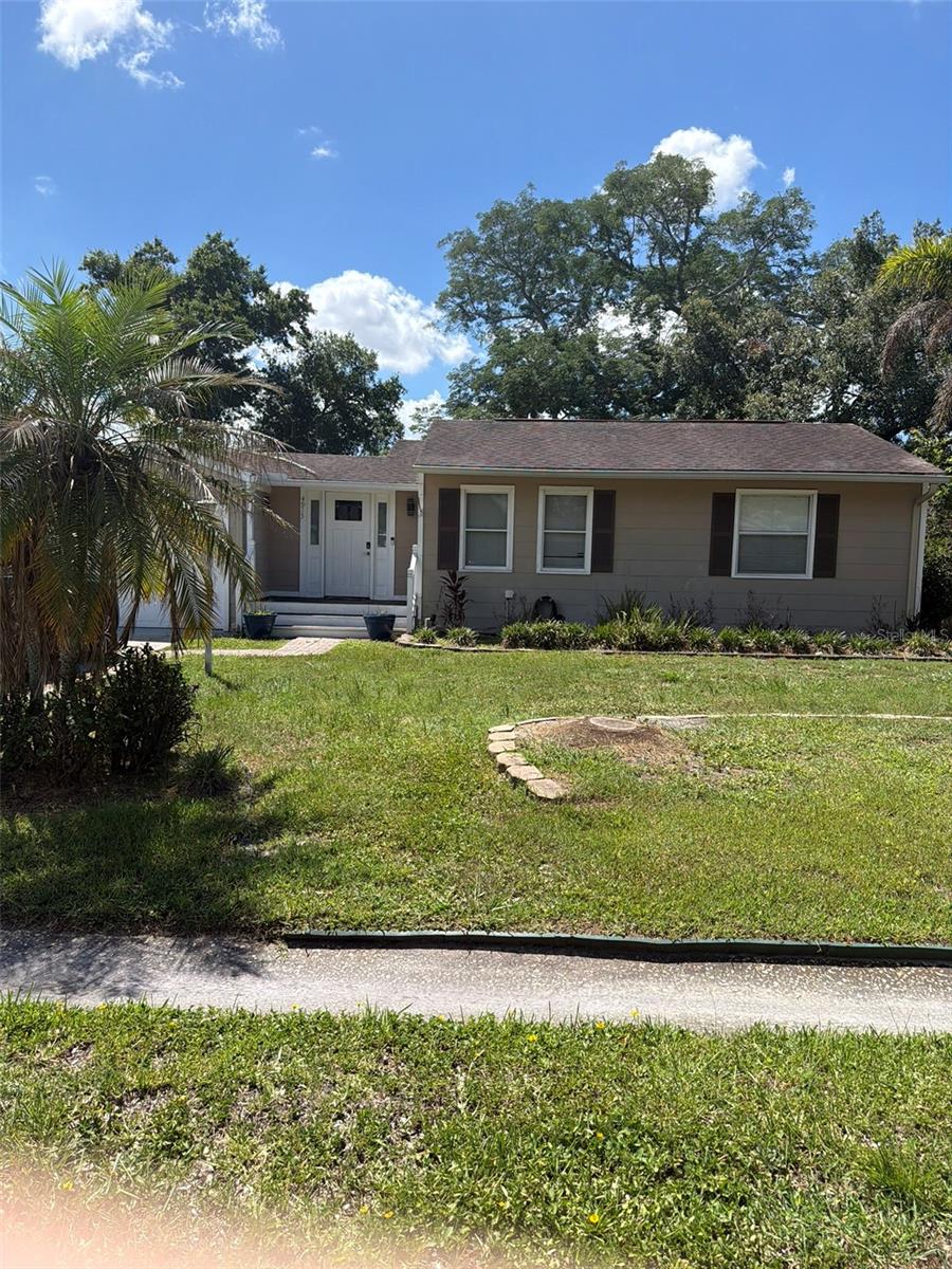 Photo of 4915 W Bartlett Drive, Tampa, FL 33603 (MLS # A4711057)