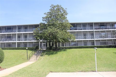 Photo of 1700 6th Street NW #B23, Winter Haven, FL 33881 (MLS # O6391774)