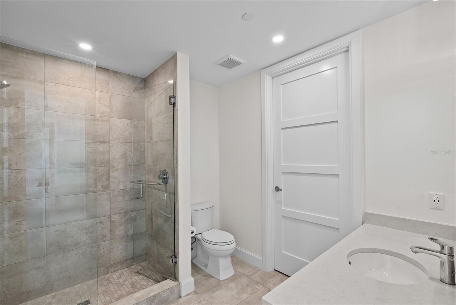 VIRAGE BAYSHORE - Residential