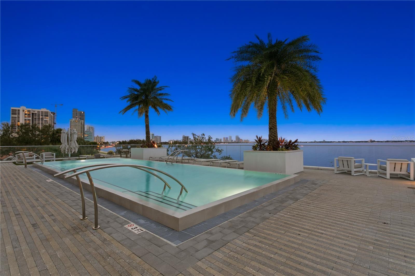 VIRAGE BAYSHORE - Residential