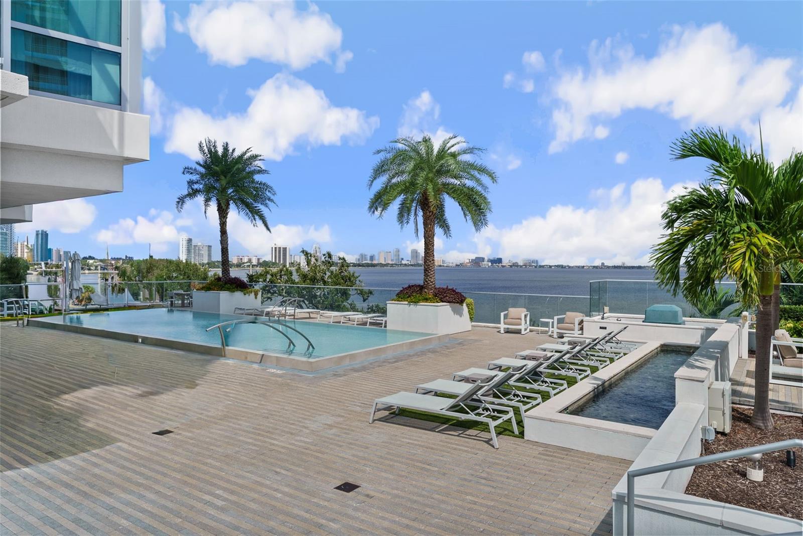VIRAGE BAYSHORE - Residential