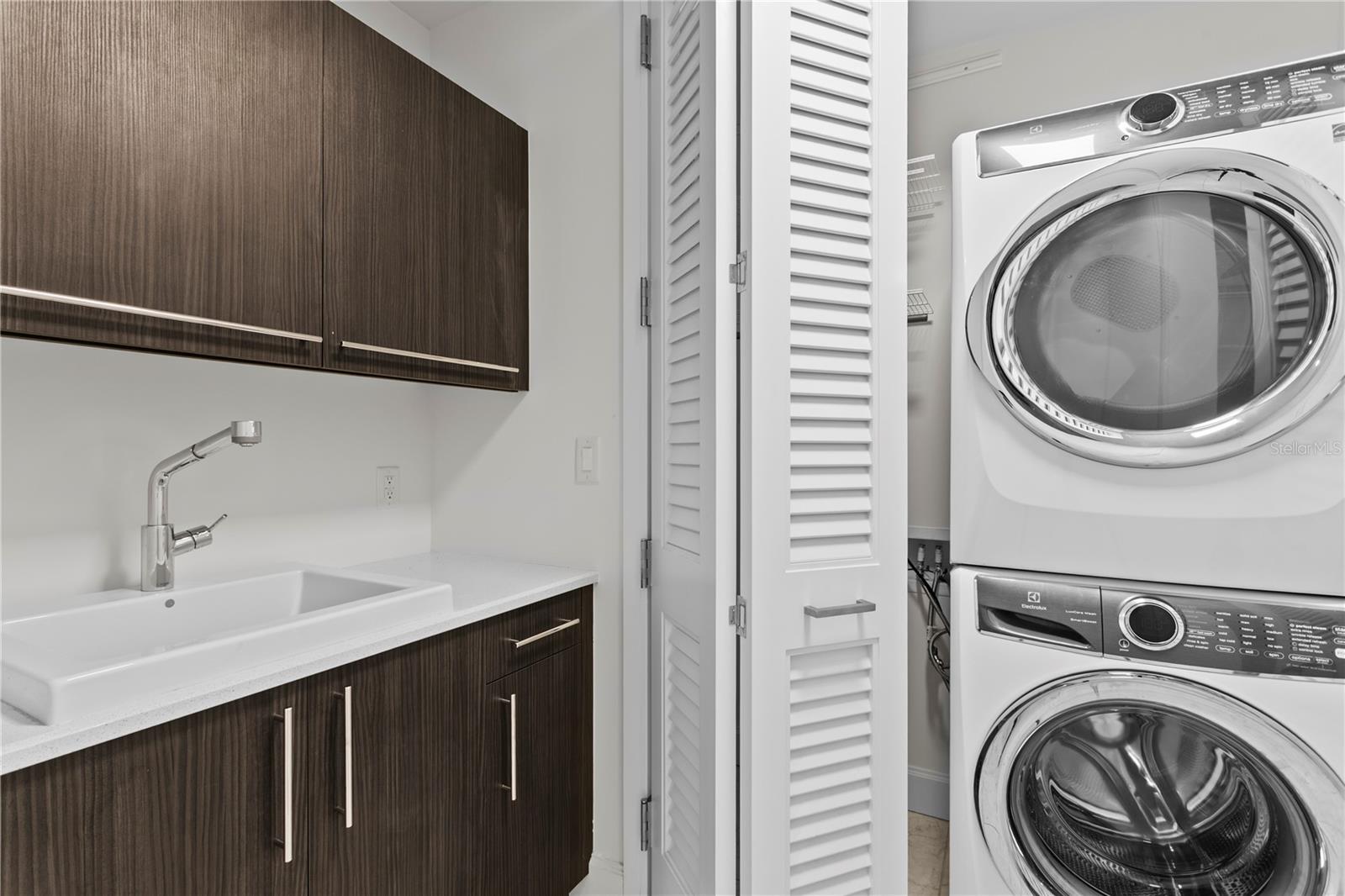 VIRAGE BAYSHORE - Residential