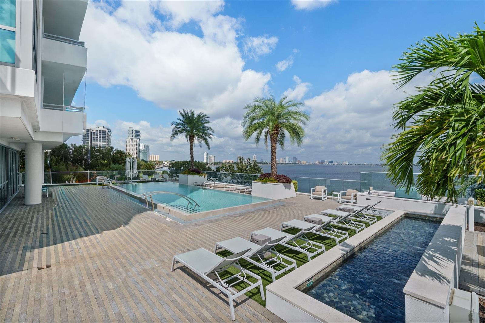 VIRAGE BAYSHORE - Residential