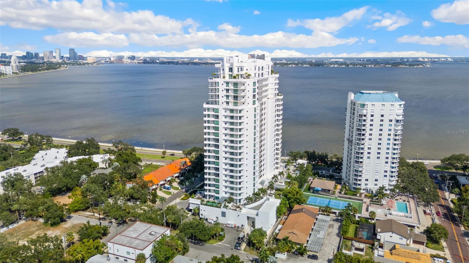 VIRAGE BAYSHORE - Residential