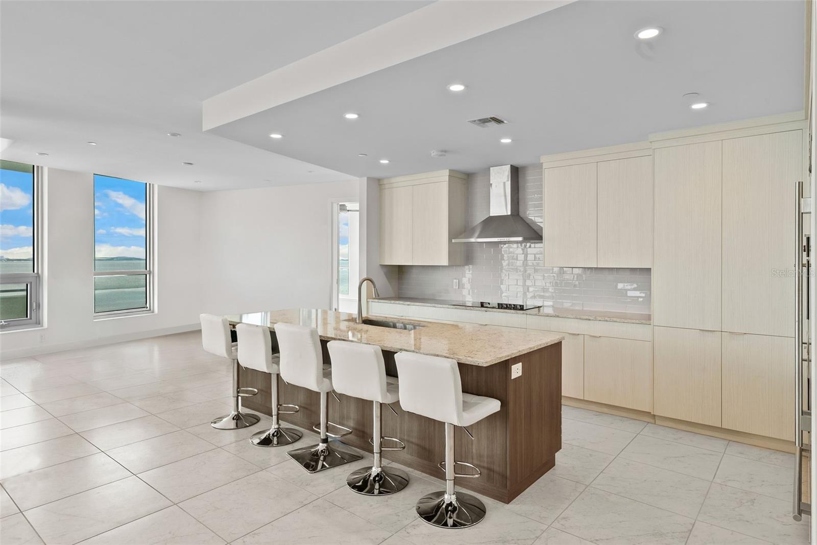VIRAGE BAYSHORE - Residential