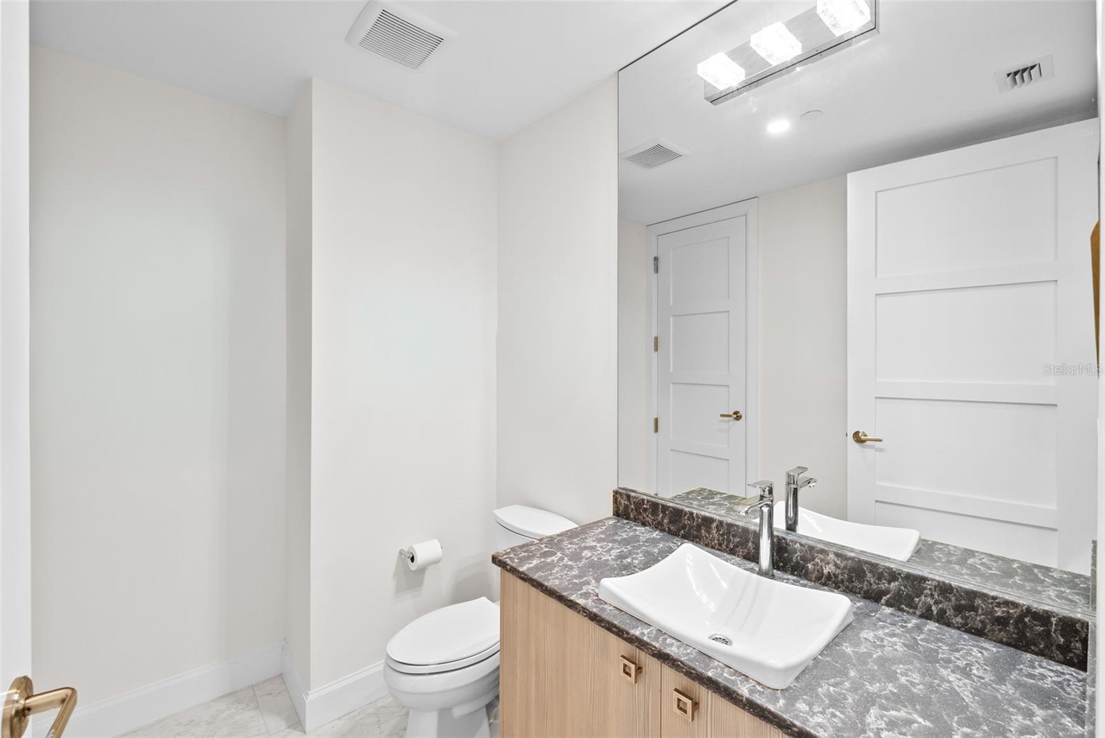 VIRAGE BAYSHORE - Residential