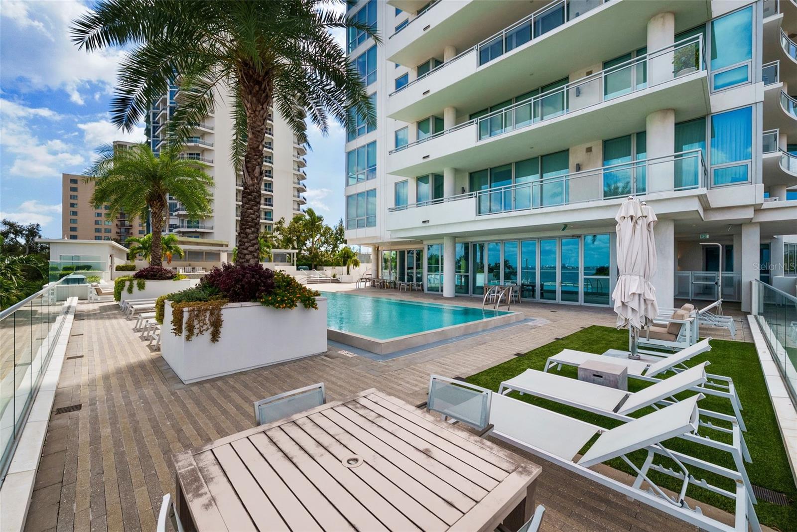 VIRAGE BAYSHORE - Residential