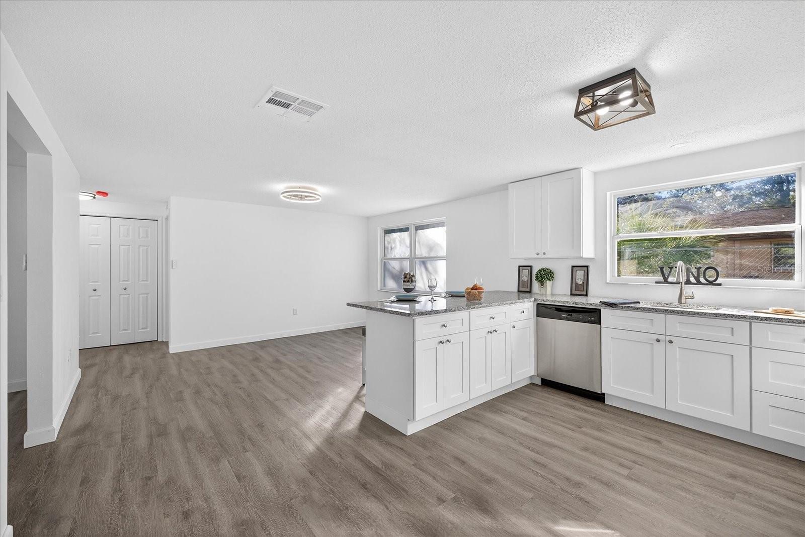 JERIVERNE PLAZA - Residential