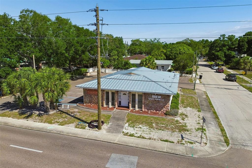 Photo of 1401 9th Avenue N, St Petersburg, FL 33705 (MLS # TB8498674)