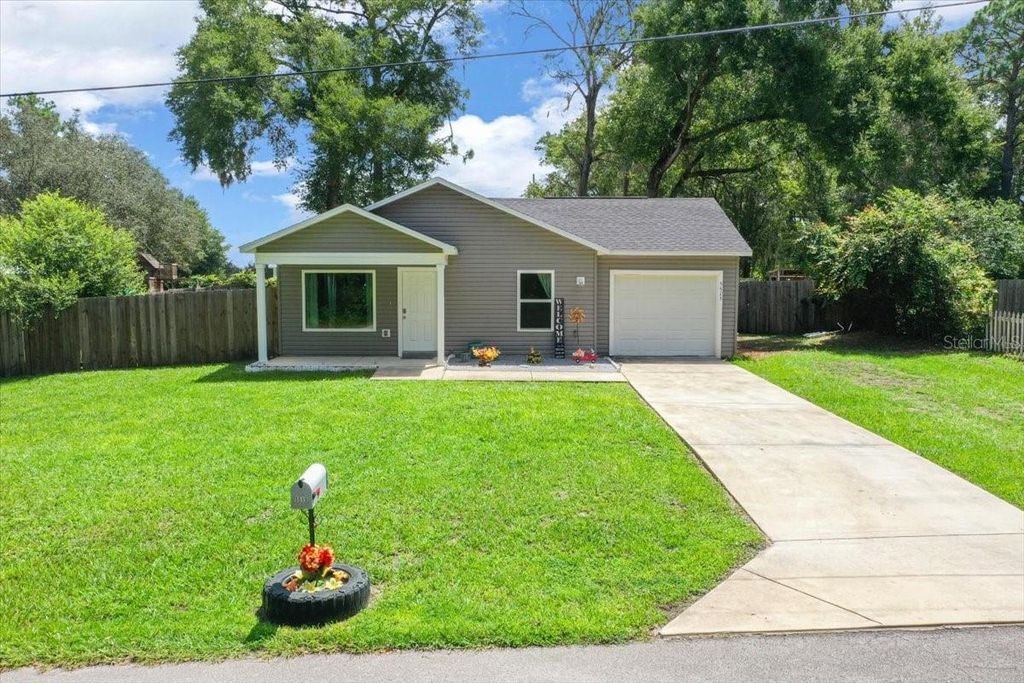 Photo of 5515 SE 171 Court, Ocklawaha, FL 32179 (MLS # OM706310)