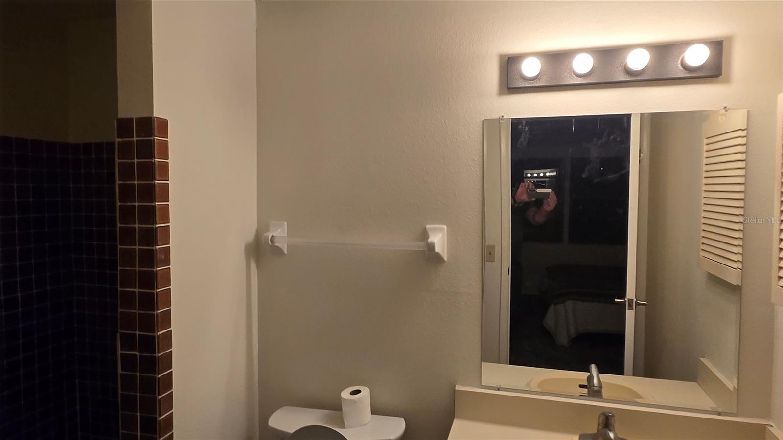 LAKE VIEW CONDO PH II - Residential