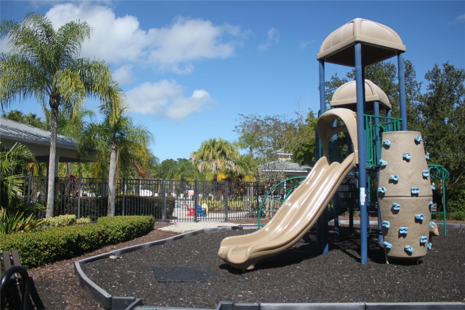 OASIS COVE II/LAKESIDE VILLAGE PH - Residential Lease