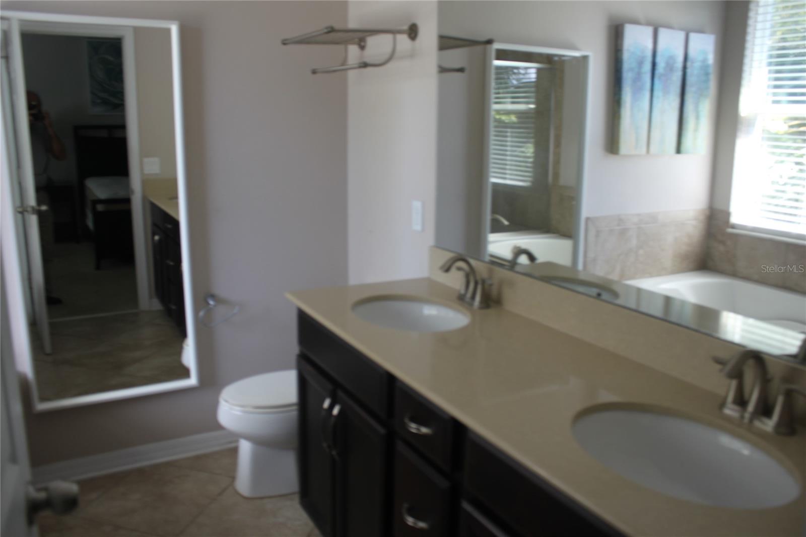 OASIS COVE II/LAKESIDE VILLAGE PH - Residential Lease