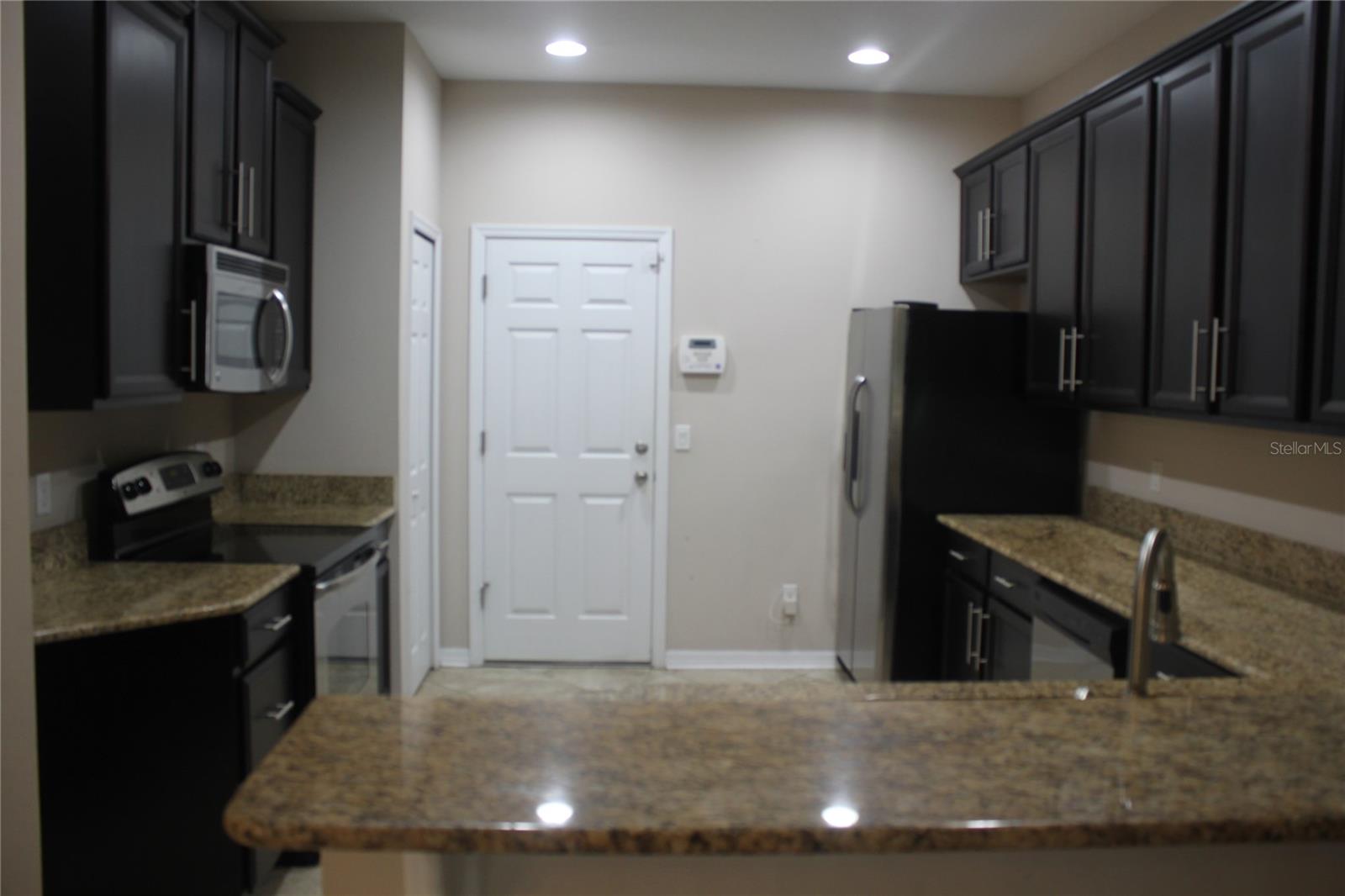 OASIS COVE II/LAKESIDE VILLAGE PH - Residential Lease