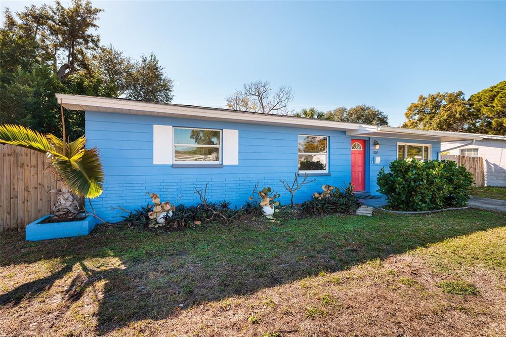 Photo of 704 72nd Avenue N, St Petersburg, FL 33702 (MLS # TB8454116)
