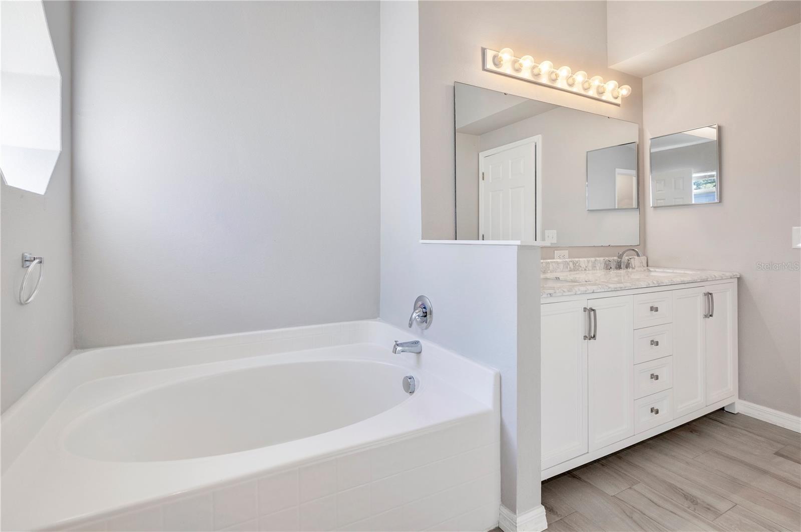 MINNEOLA OAK VALLEY PH 04B LT 206 - Residential