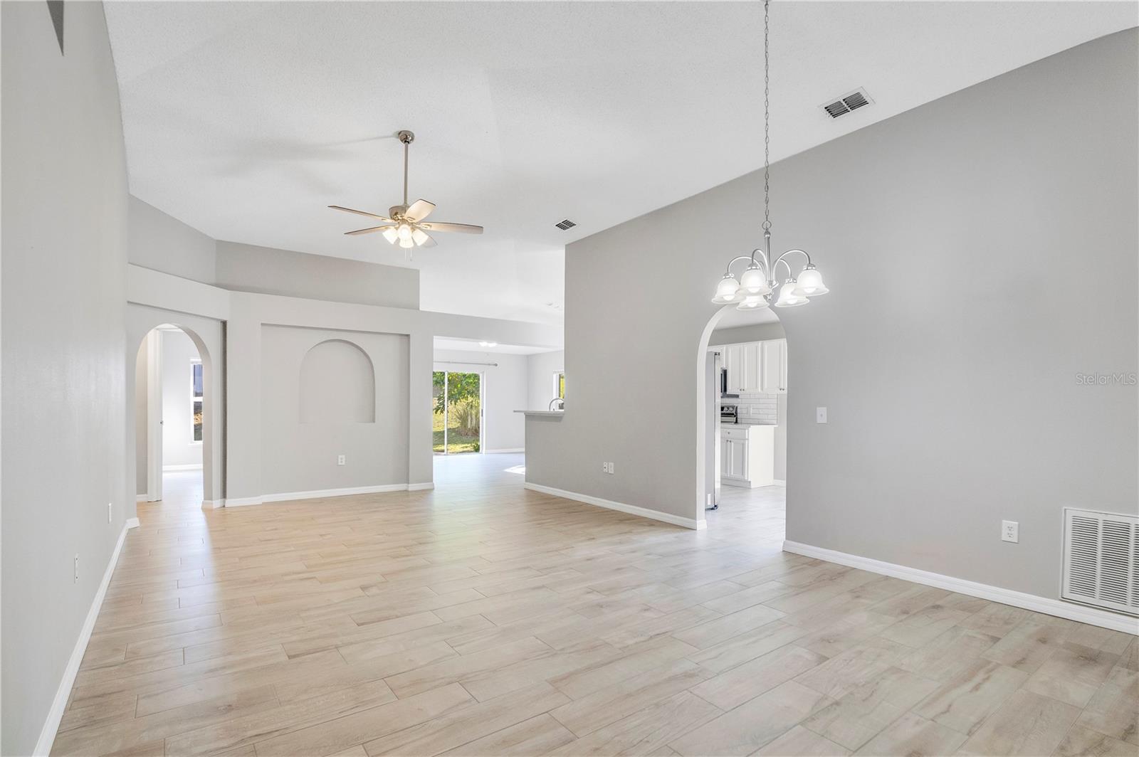 MINNEOLA OAK VALLEY PH 04B LT 206 - Residential