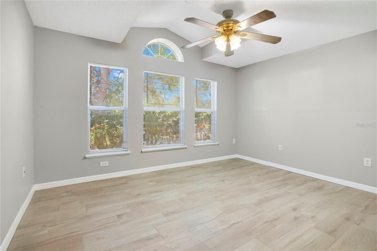 MINNEOLA OAK VALLEY PH 04B LT 206 - Residential