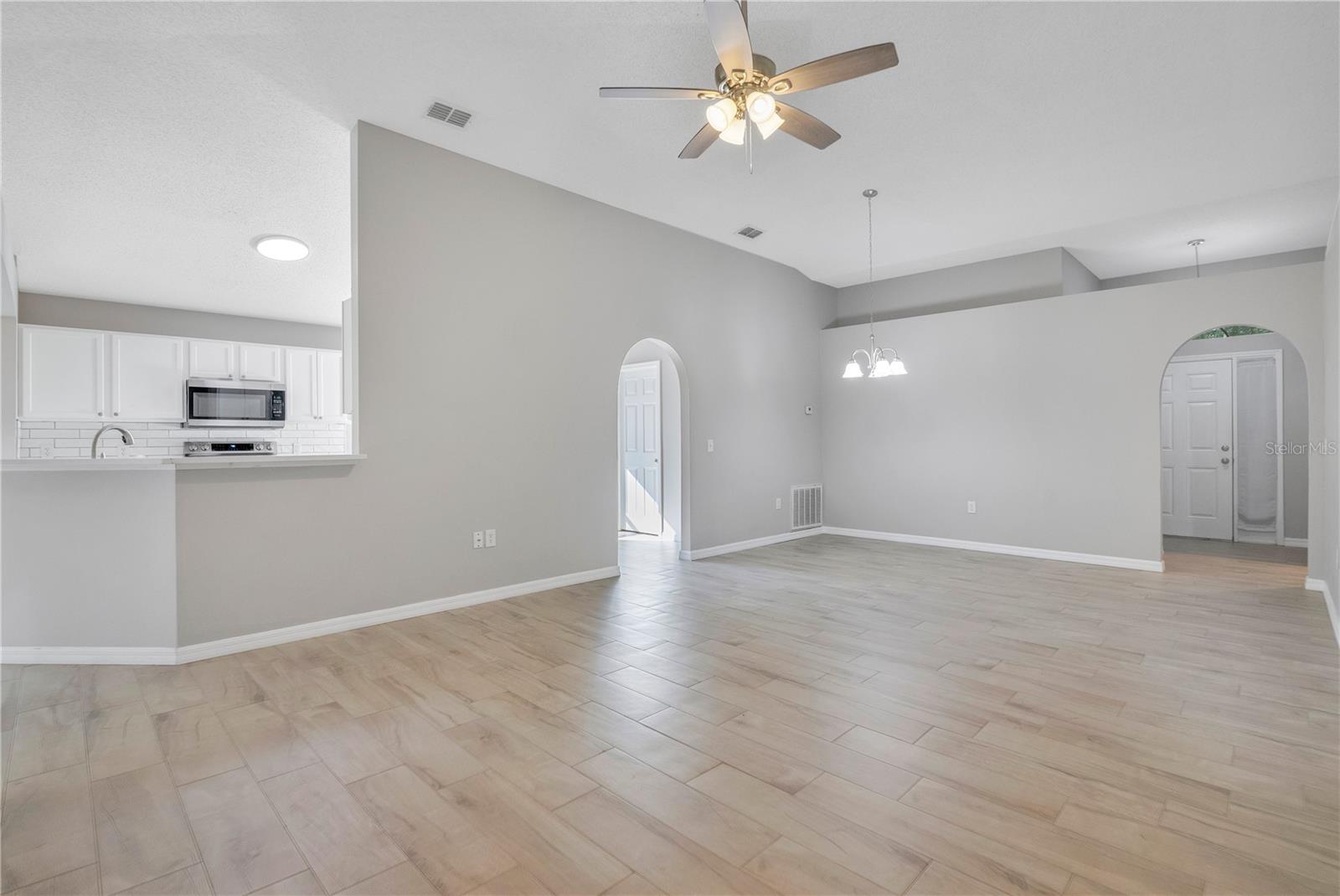 MINNEOLA OAK VALLEY PH 04B LT 206 - Residential