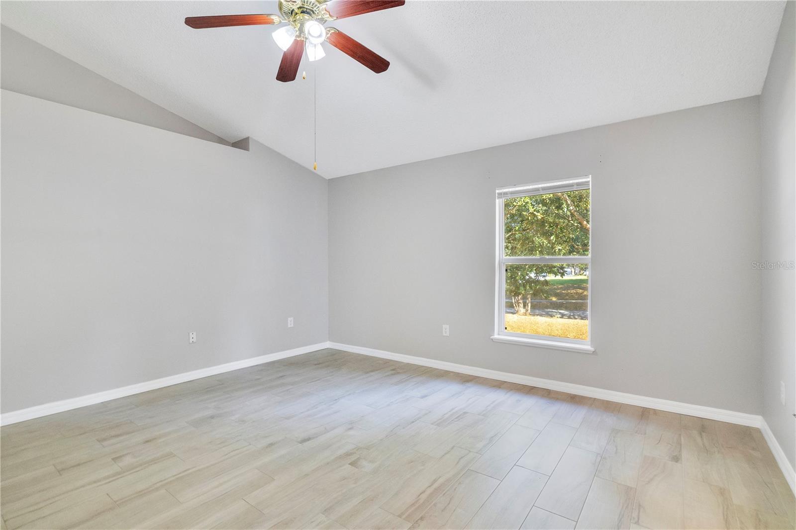 MINNEOLA OAK VALLEY PH 04B LT 206 - Residential