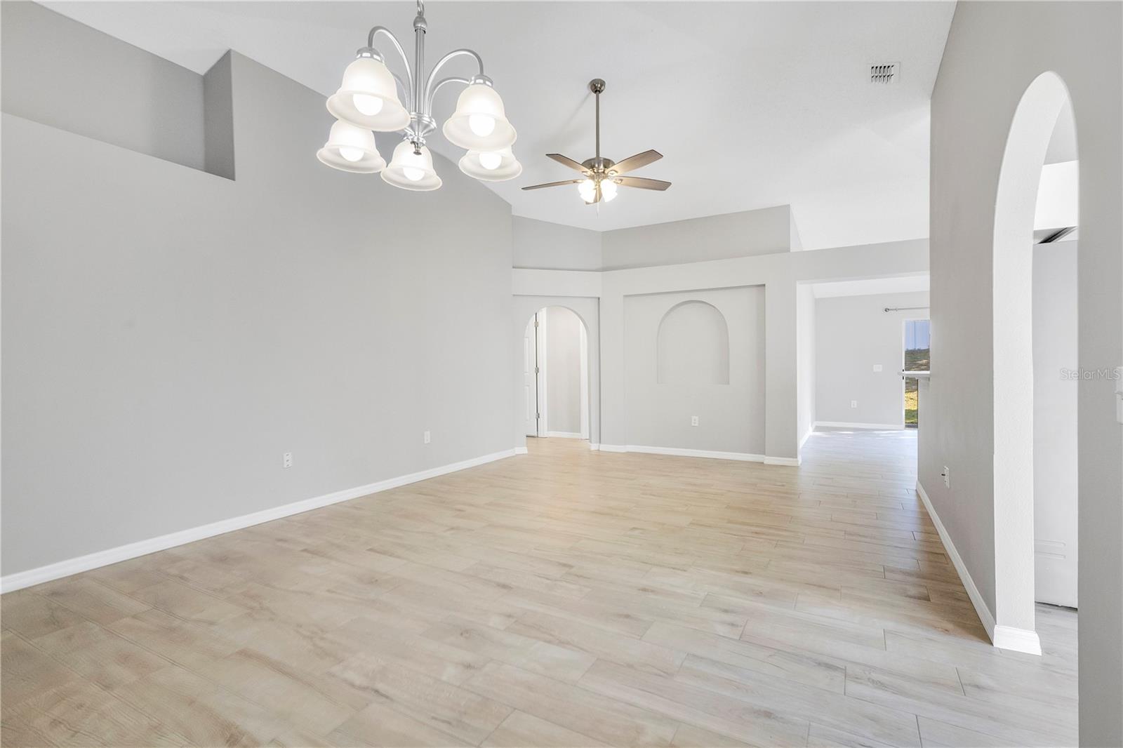 MINNEOLA OAK VALLEY PH 04B LT 206 - Residential