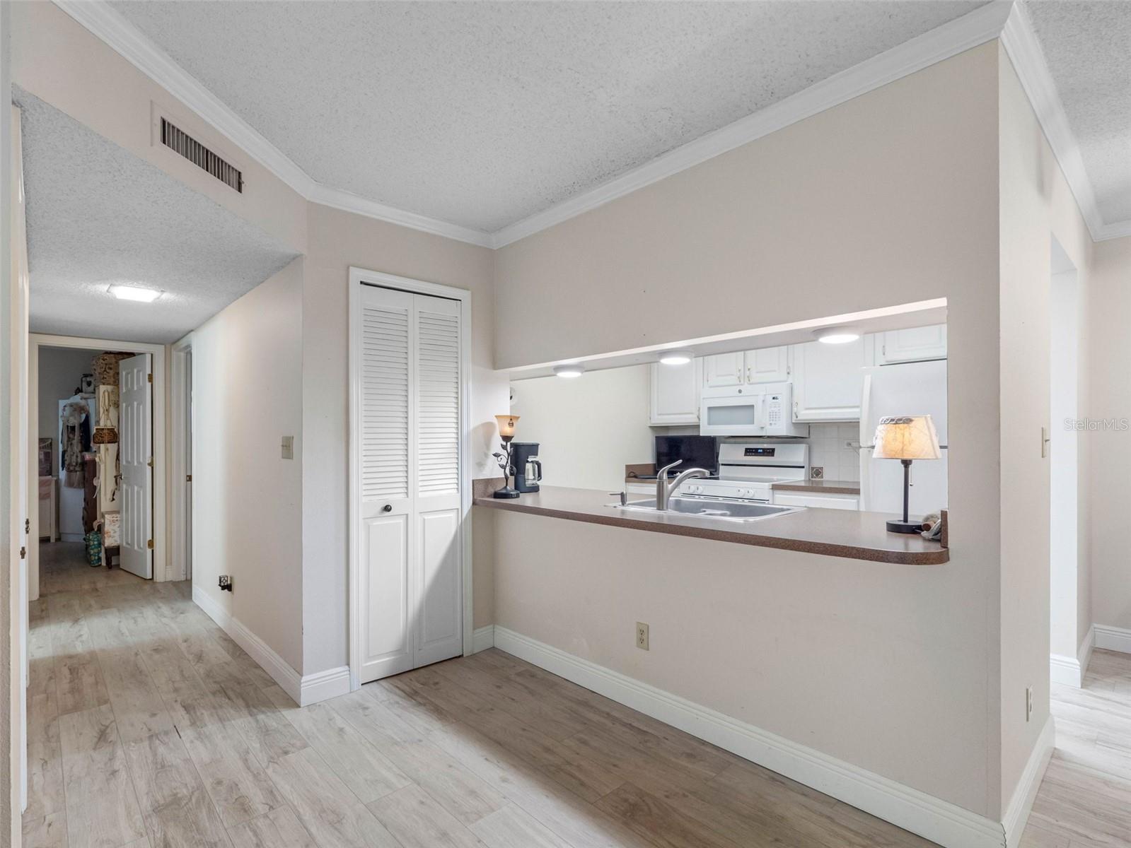 10182 SEMINOLE ISLAND DR