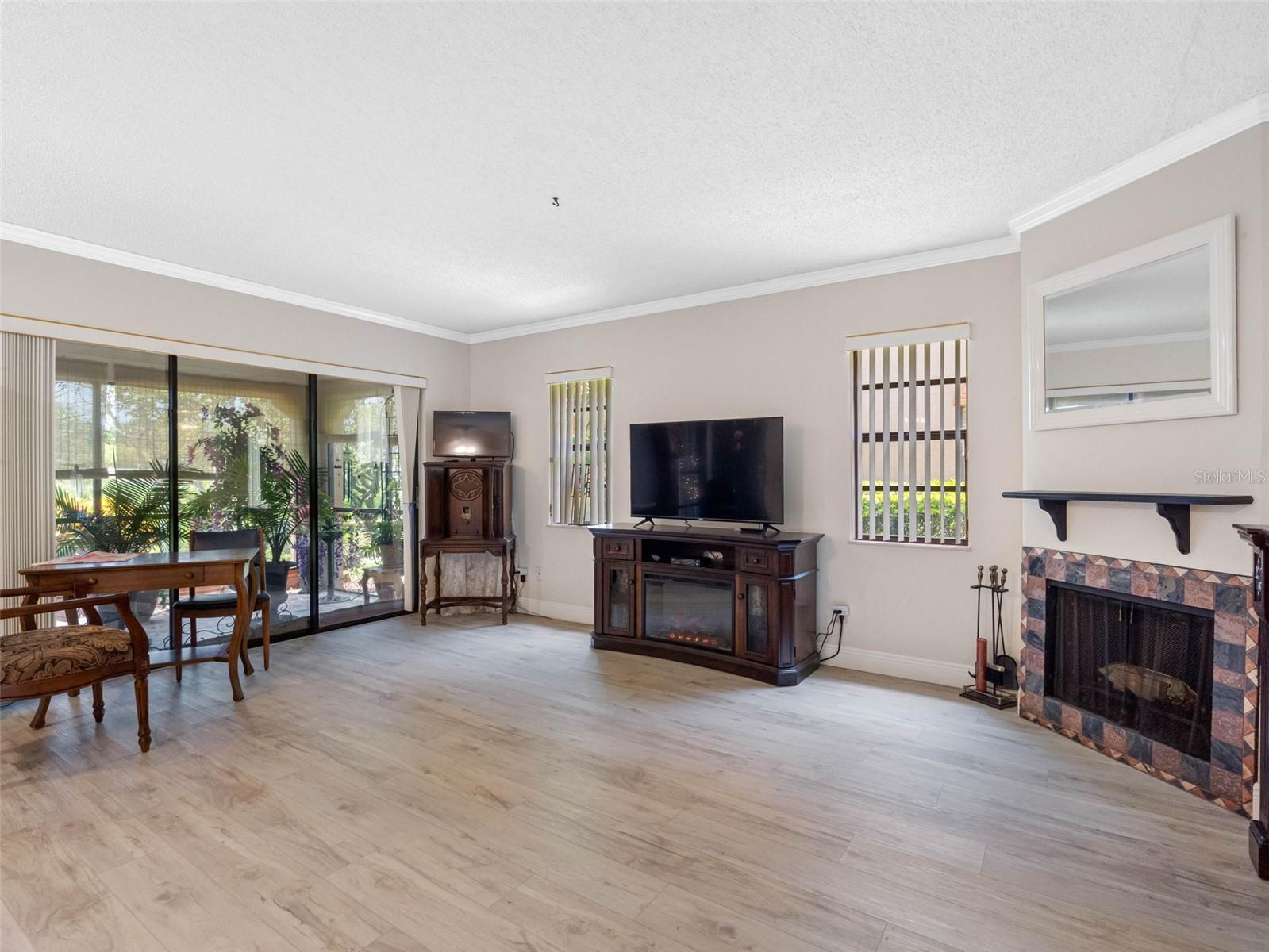 10182 SEMINOLE ISLAND DR