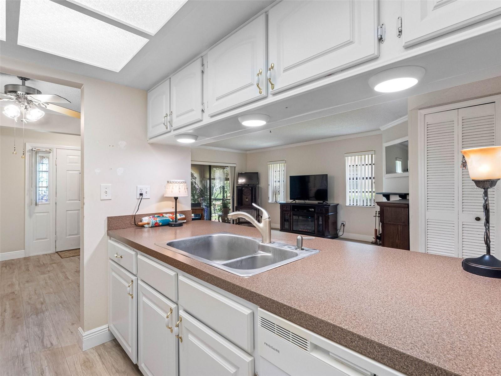 10182 SEMINOLE ISLAND DR