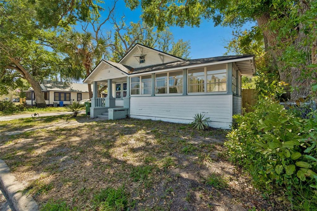 Photo of 1002 23rd Street W, Bradenton, FL 34205 (MLS # TB8502279)