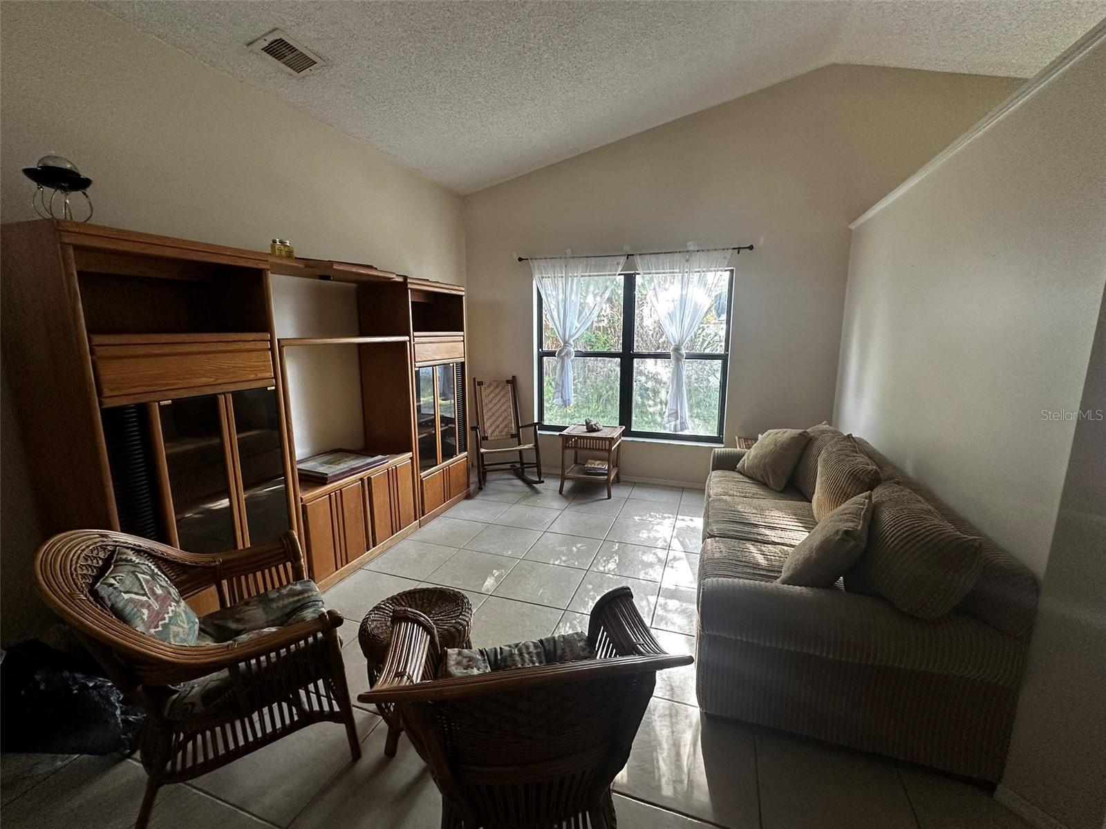 WHISPER LAKES - Residential