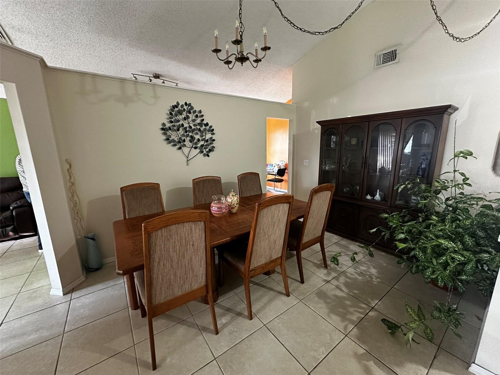 WHISPER LAKES - Residential