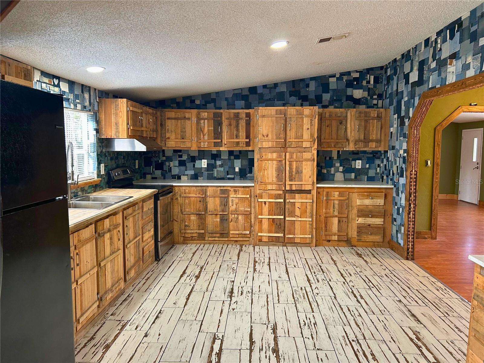 MOON LAKE ESTATES - Residential