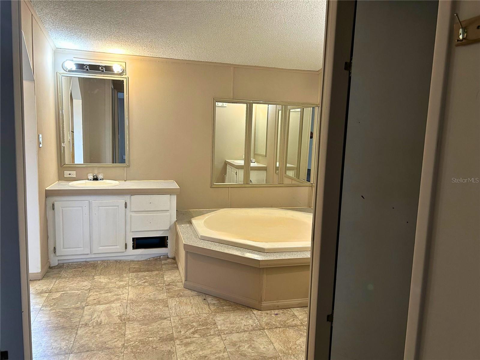 MOON LAKE ESTATES - Residential