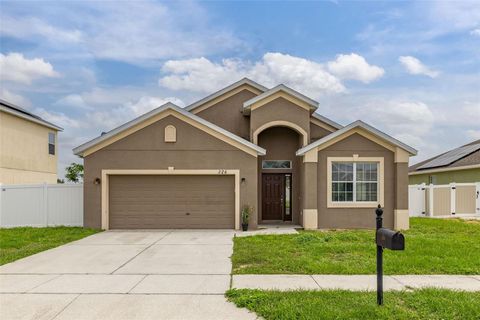 326 HIGHLAND MEADOWS AVENUE DAVENPORT FL 33837