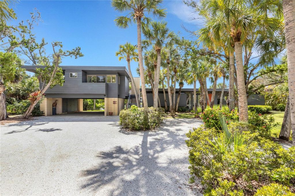 Photo of 62 S Sandy Hook Road S, Sarasota, FL 34242 (MLS # A4667491)