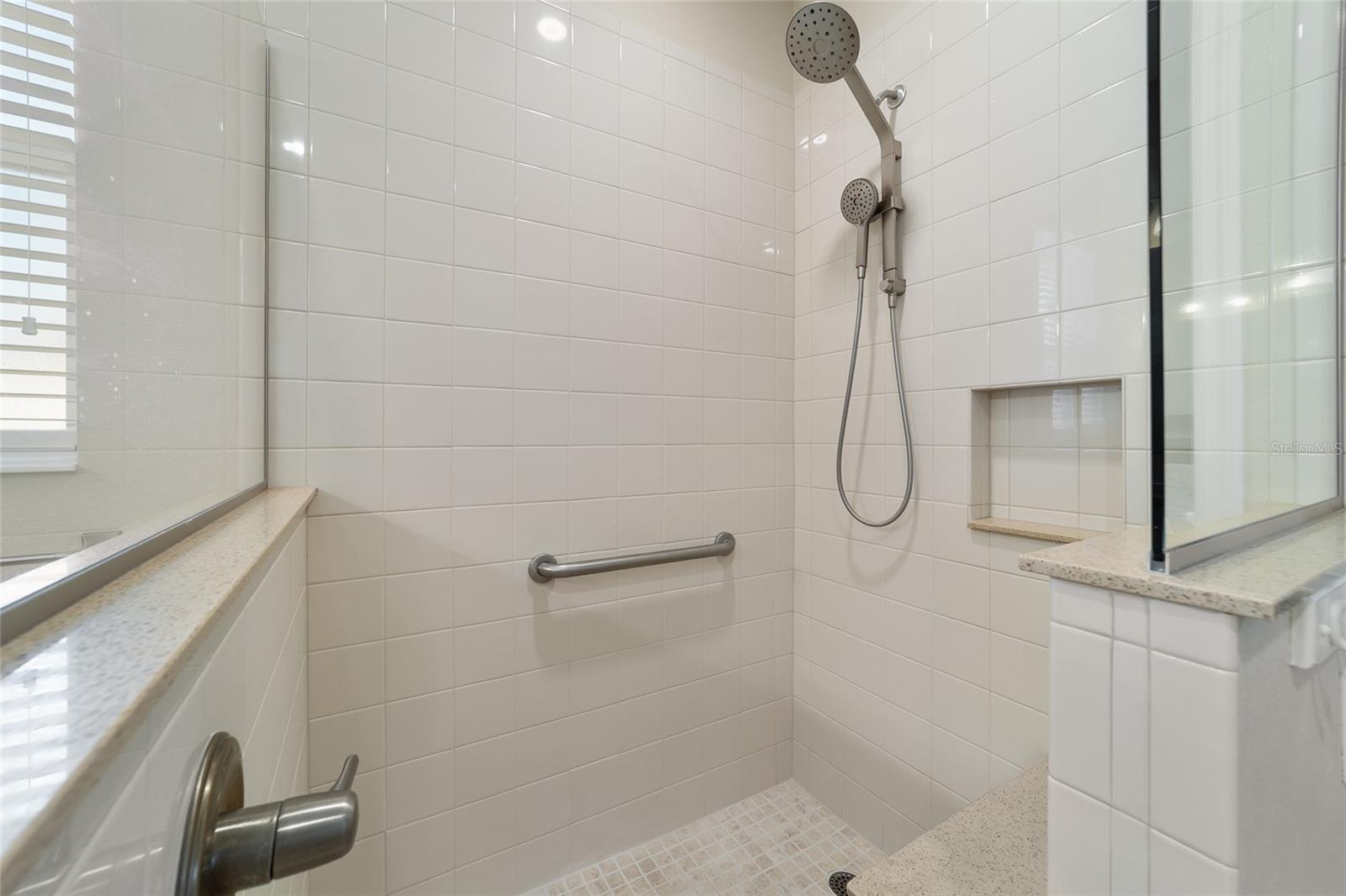 ON TOP OF THE WORLD - Residential