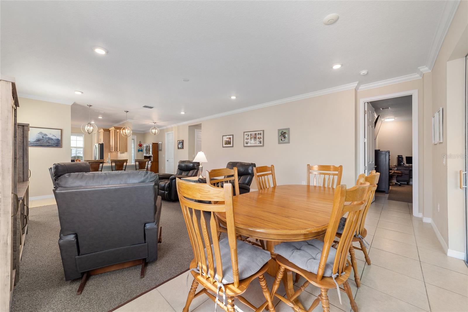 ON TOP OF THE WORLD - Residential