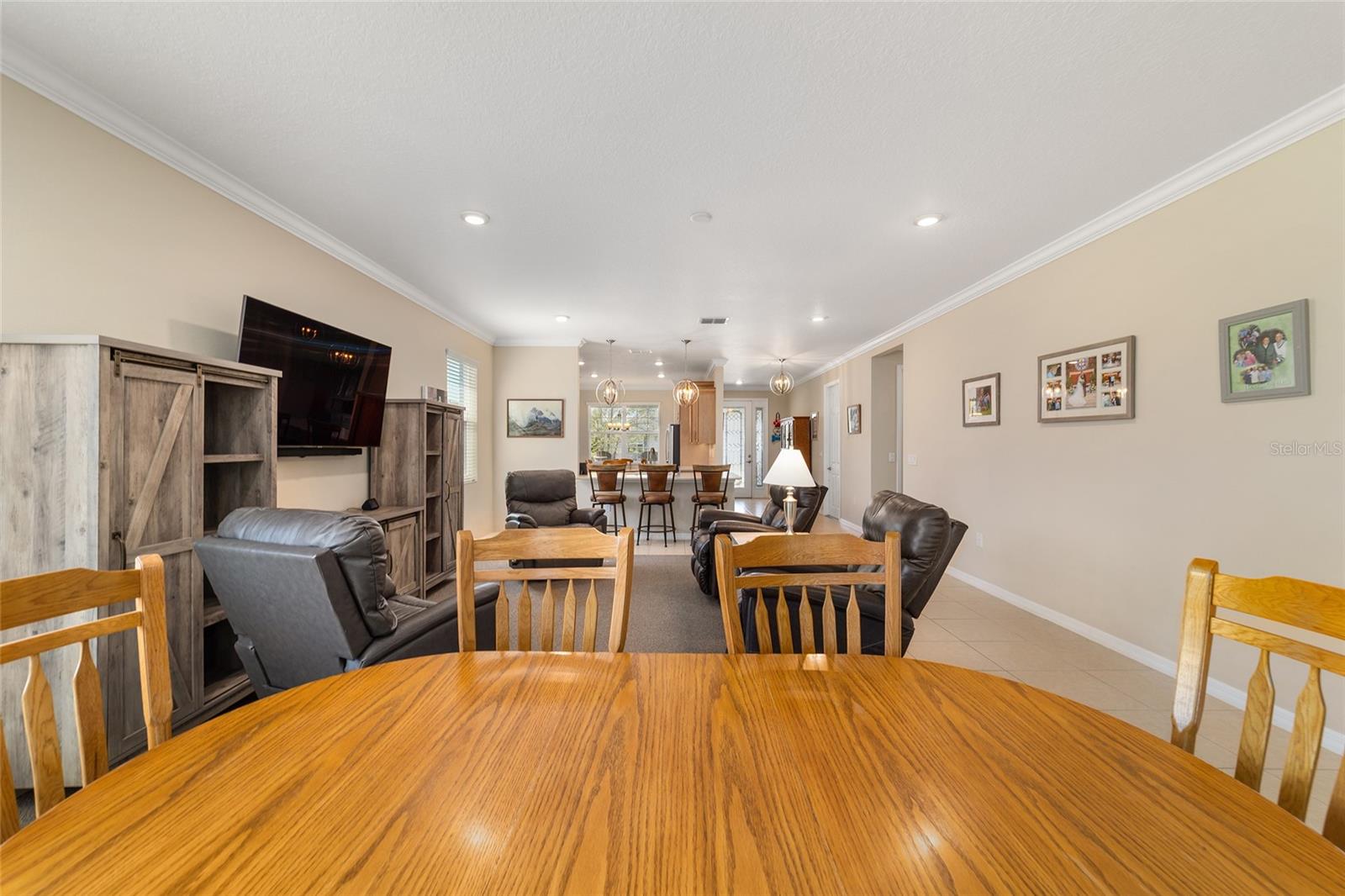 ON TOP OF THE WORLD - Residential