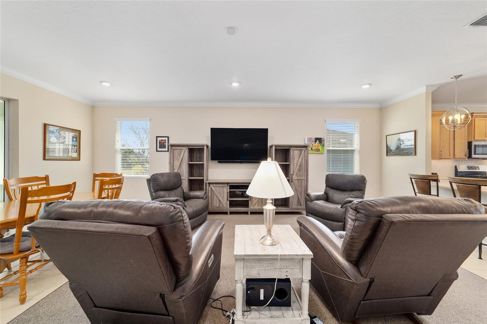 ON TOP OF THE WORLD - Residential