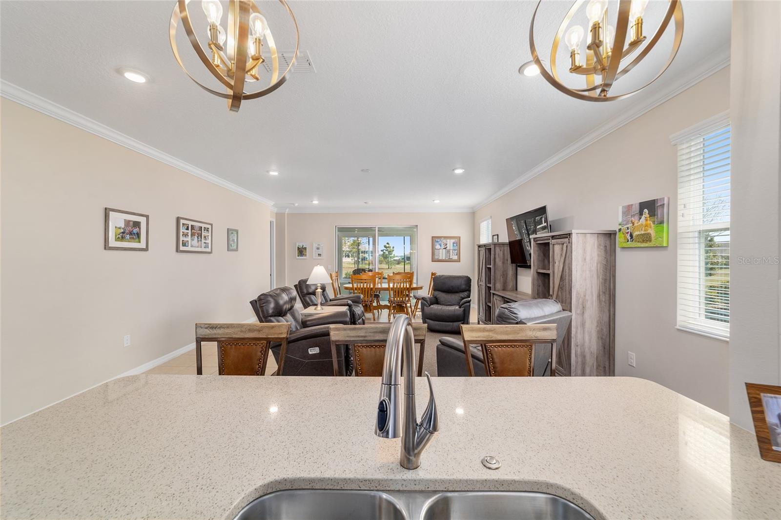 ON TOP OF THE WORLD - Residential